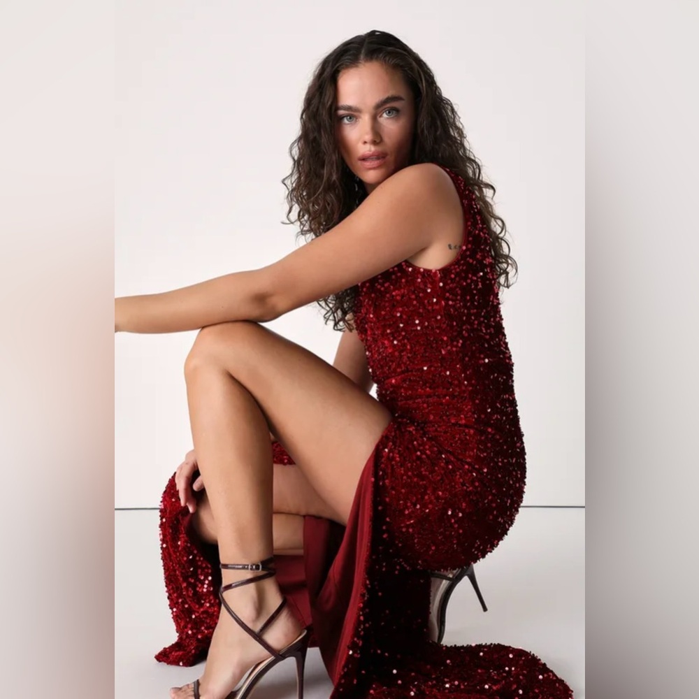 Lulus Velvet/Sequin Red One Shoulder Dress Size L - Picture 2 of 9